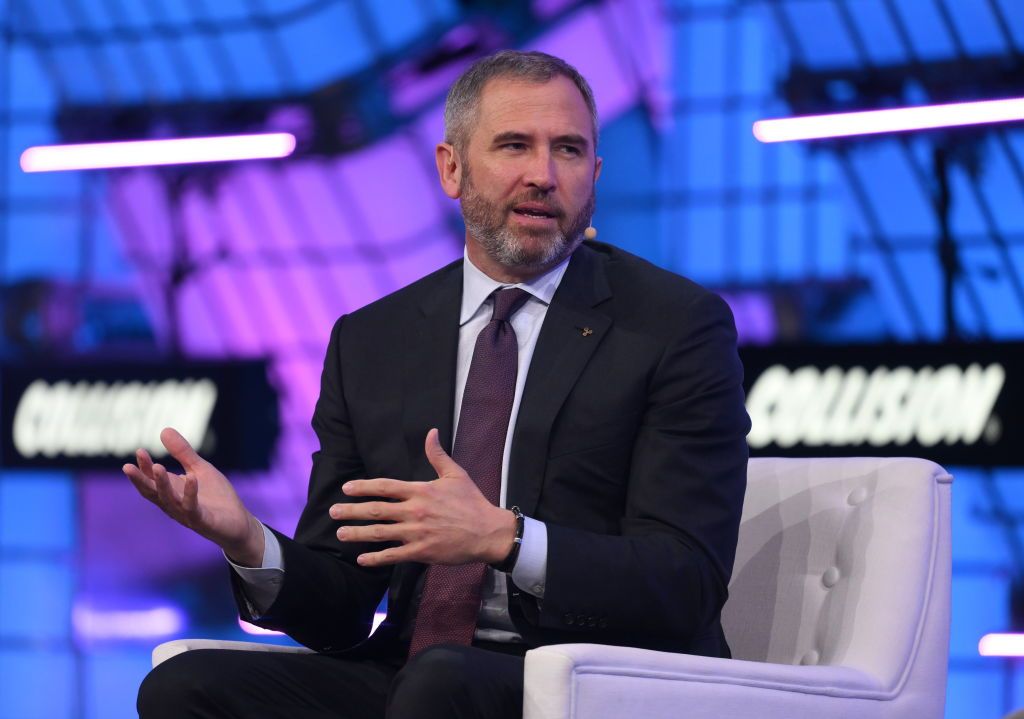 Brad Garlinghouse hablando sobre la CLARITY Act en un evento del sector