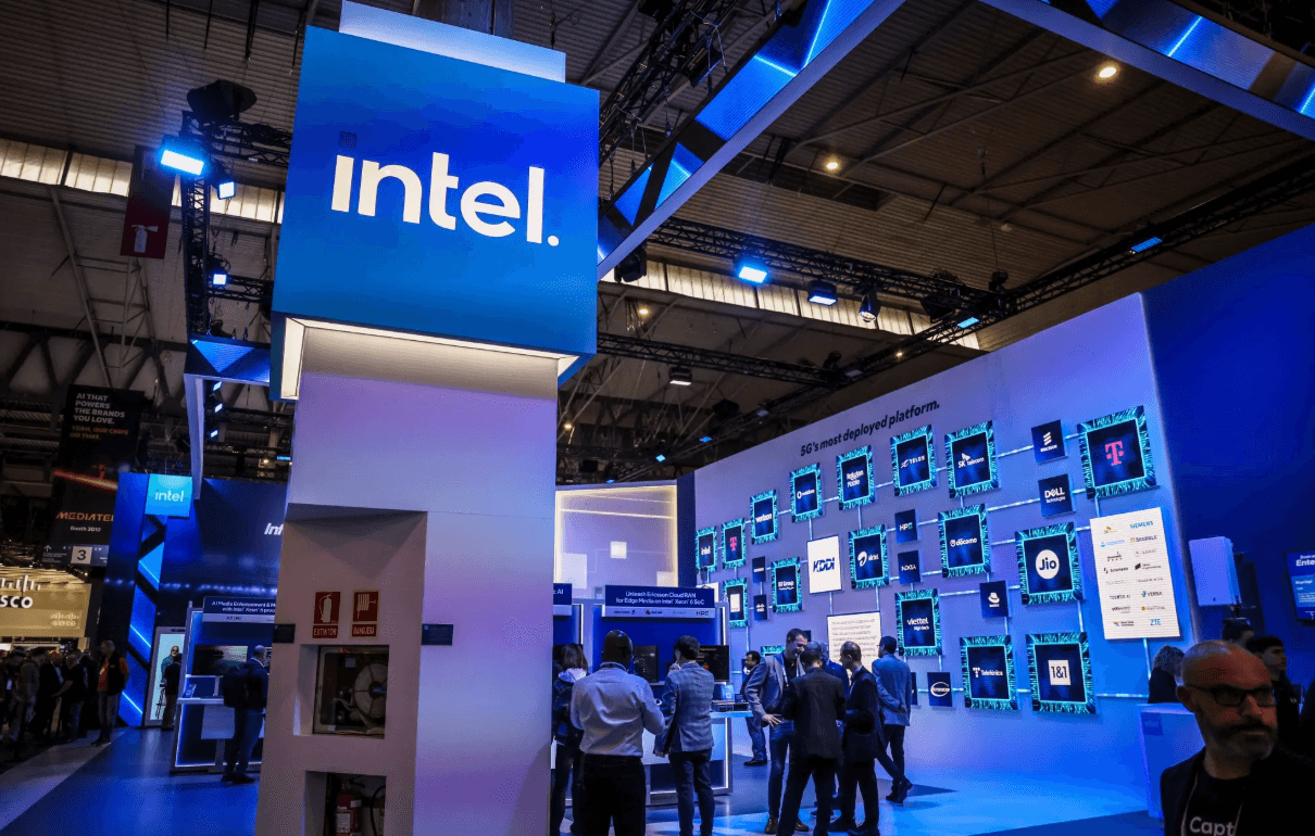 Intel залучає src=