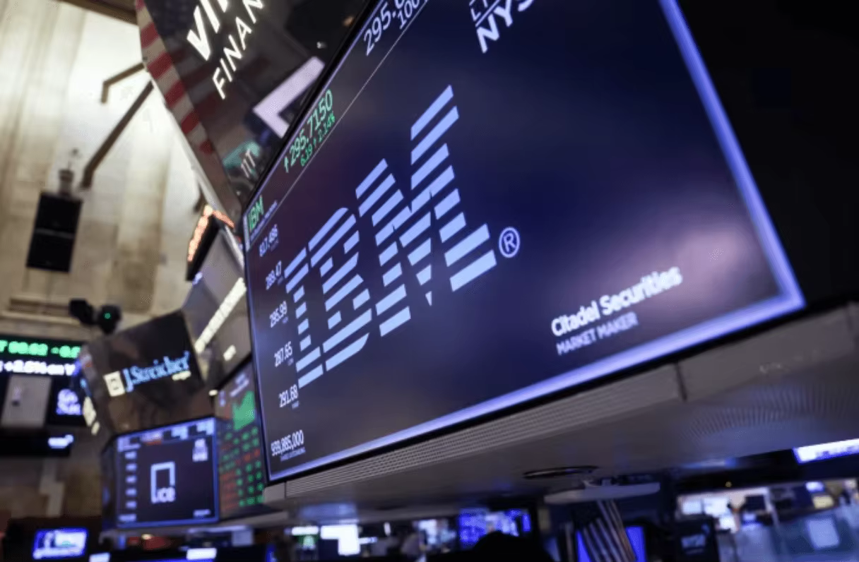 هل سهم IBM للشراء بعد انهياره بنسبة 25%؟ ماذا يعني تحذير الربع الثاني فعلياً