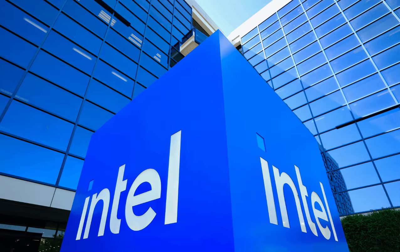 英特尔 (Intel) 股票在第二季度财报后值得买入吗？163% 的年初至今涨幅与上调的指引向投资者传达了什么
