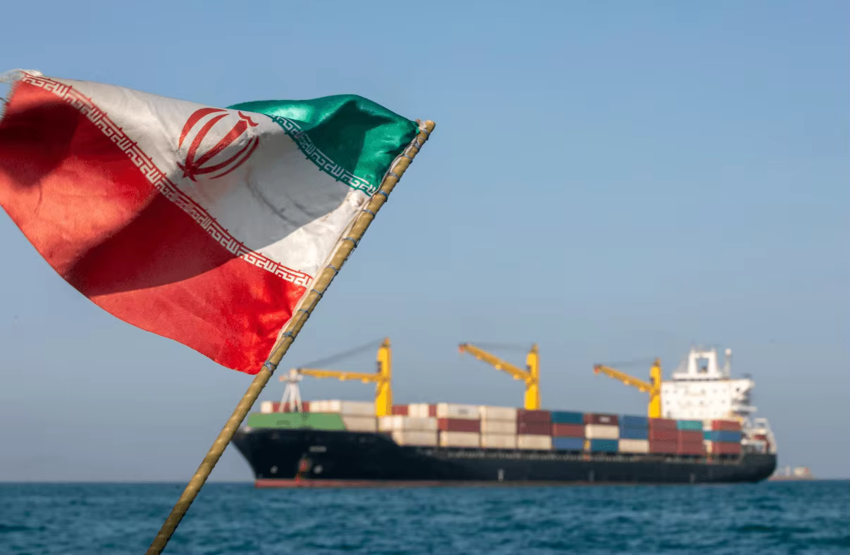 Oil Falls 7% as US Pauses Iran Strikes: Which Stocks Win and Which Lose Now
