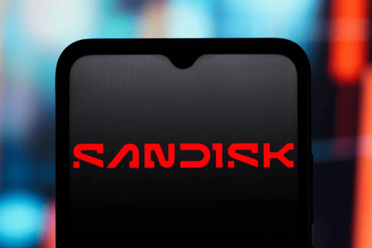Sandisk Stock Falls 10% to Start Q3: Is the AI Memory Rally Finally Over?